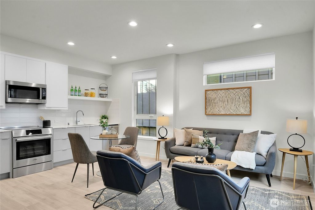 Photo of 710 11th Avenue E #D, Seattle, WA 98102 (MLS # 2340101)