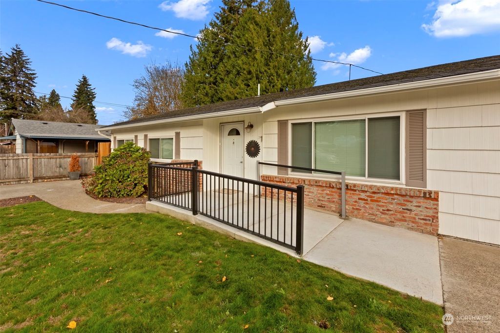 Photo of 16820 124th Ave SE, Renton, WA 98058 (MLS # 2309157)