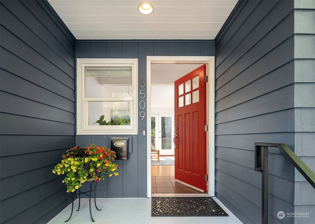 Photo of 6509 47th Avenue NE, Seattle, WA 98115 (MLS # 2077401)