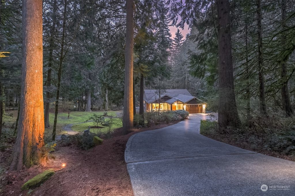 Photo of 14623 255 Avenue SE, Issaquah, WA 98027 (MLS # 2212640)