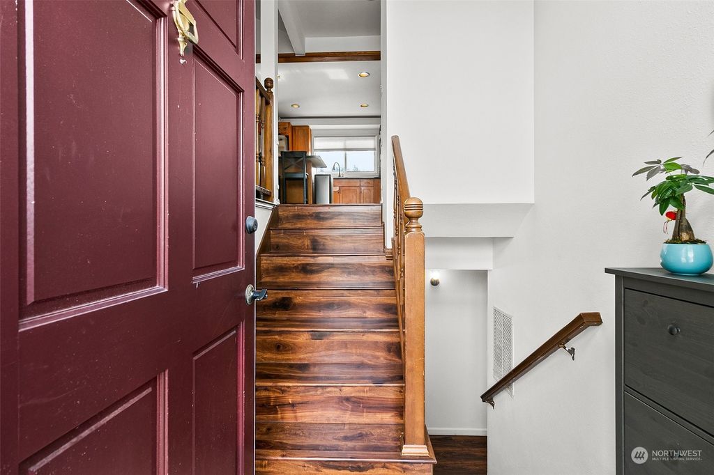 Photo of 1329 S 290th Place, Federal Way, WA 98003 (MLS # 2040571)