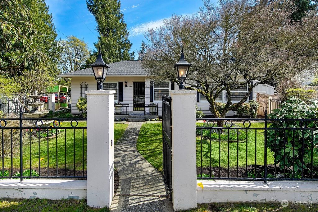 Photo of 11556 Corliss Avenue N, Seattle, WA 98133 (MLS # 2218102)