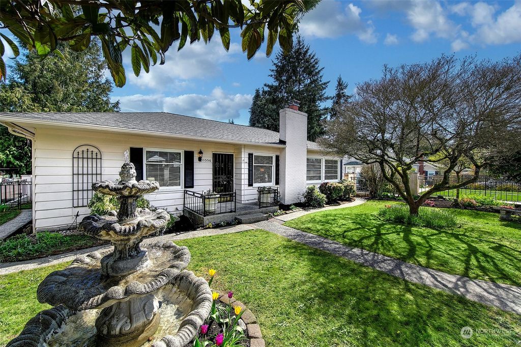 Photo of 11556 Corliss Avenue N, Seattle, WA 98133 (MLS # 2218102)