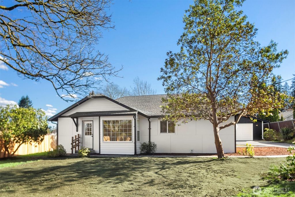 Photo of 208 78th Place SE, Everett, WA 98203 (MLS # 2498929)