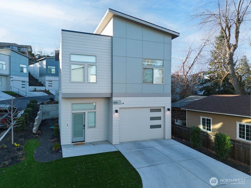 Photo of 1027 Park Avenue, Prosser, WA 99350 (MLS # 2463665)