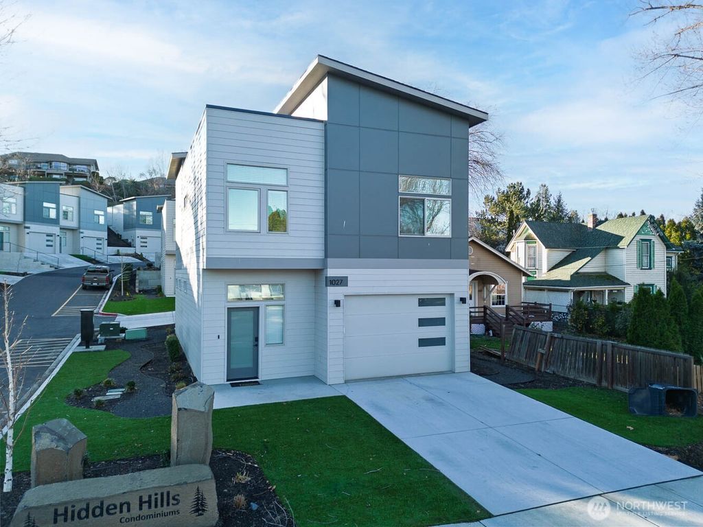 Photo of 1027 Park Avenue, Prosser, WA 99350 (MLS # 2463665)