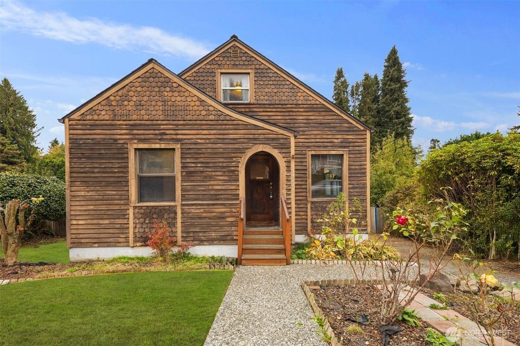 Photo of 4422 Glenwood Avenue, Everett, WA 98203 (MLS # 2446047)