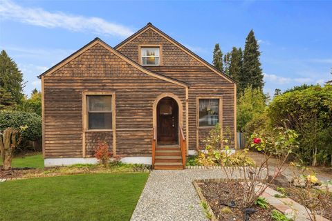 Photo of 4422 Glenwood Avenue, Everett, WA 98203 (MLS # 2446047)