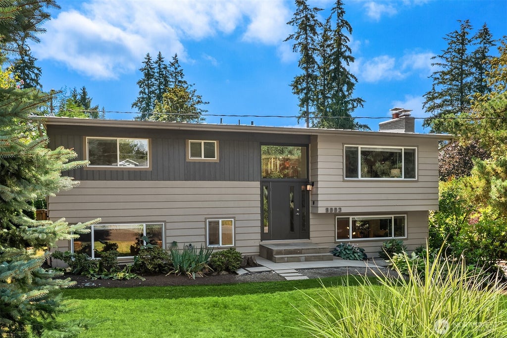 Photo of 8003 NE 128th Street, Kirkland, WA 90834 (MLS # 2573924)