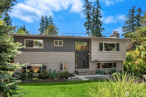 Photo of 8003 NE 128th Street, Kirkland, WA 90834 (MLS # 2573924)
