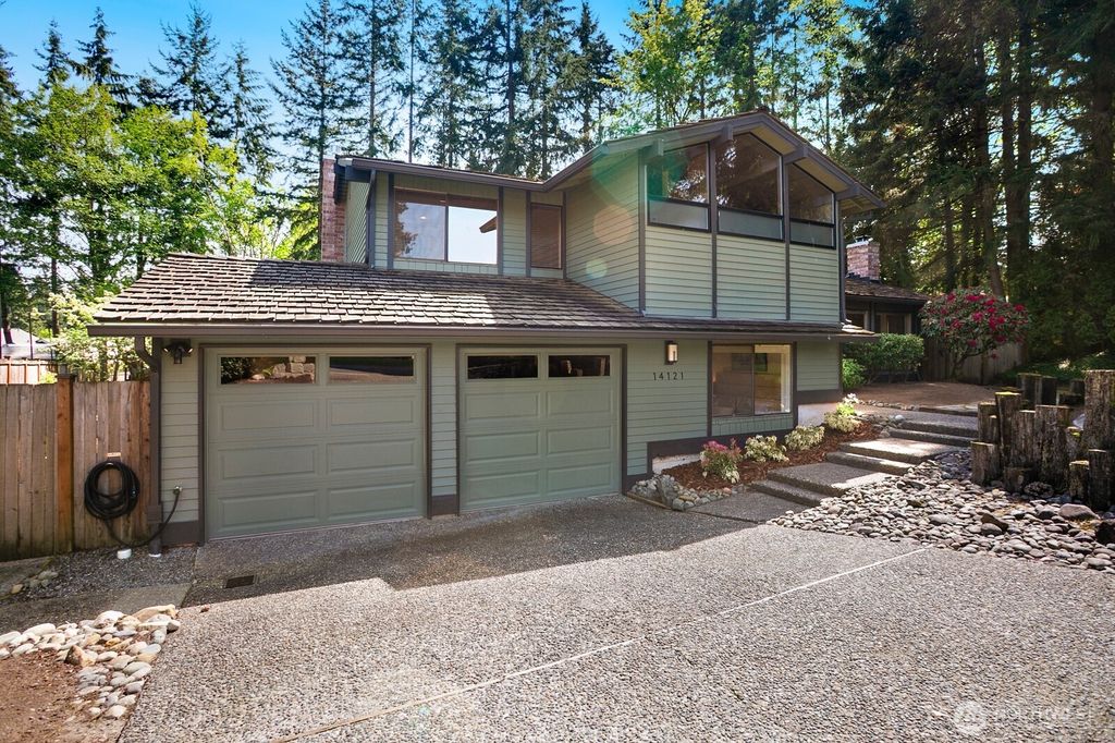 Photo of 14121 NE 2nd Street, Bellevue, WA 98007 (MLS # 2364607)