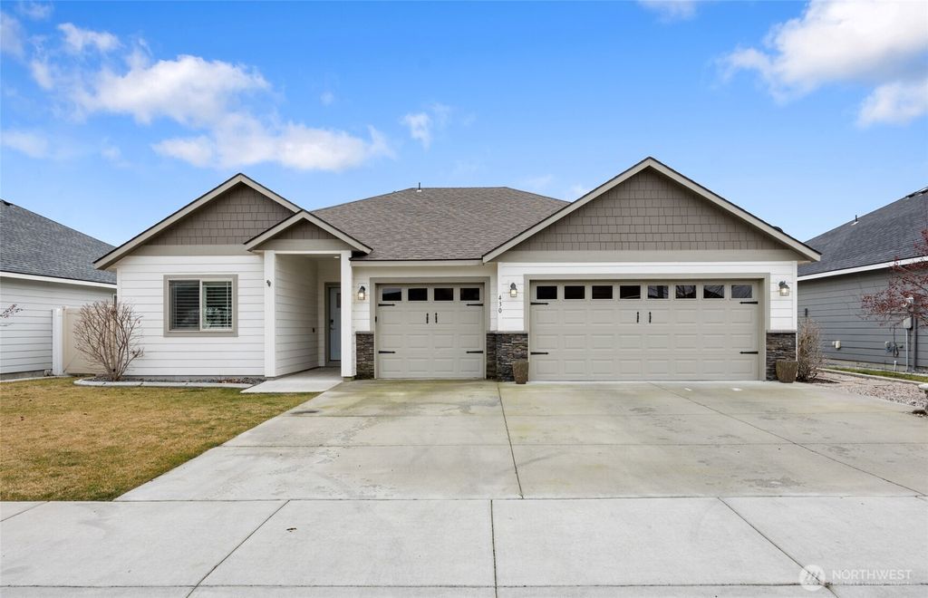 Photo of 430 S Birch Street, Moses Lake, WA 98837 (MLS # 2477082)