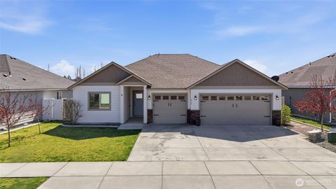 Photo of 430 S Birch Street, Moses Lake, WA 98837 (MLS # 2477082)
