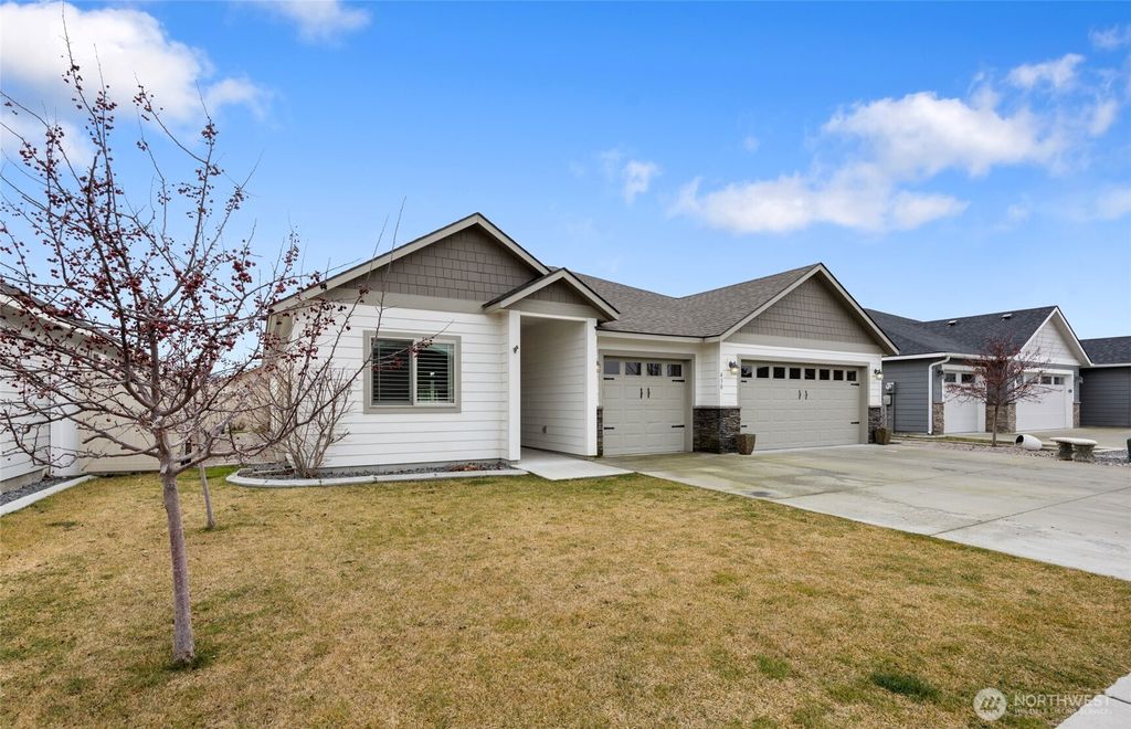 Photo of 430 S Birch Street, Moses Lake, WA 98837 (MLS # 2477082)