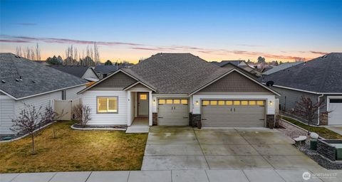 Photo of 430 S Birch Street, Moses Lake, WA 98837 (MLS # 2477082)