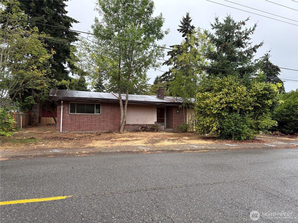 Photo of 621 Kirkland Avenue NE, Renton, WA 98056 (MLS # 2573576)