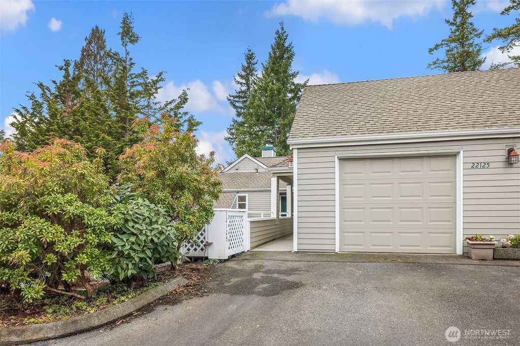Photo of 22125 SE 40th Lane, Issaquah, WA 98029 (MLS # 2481733)