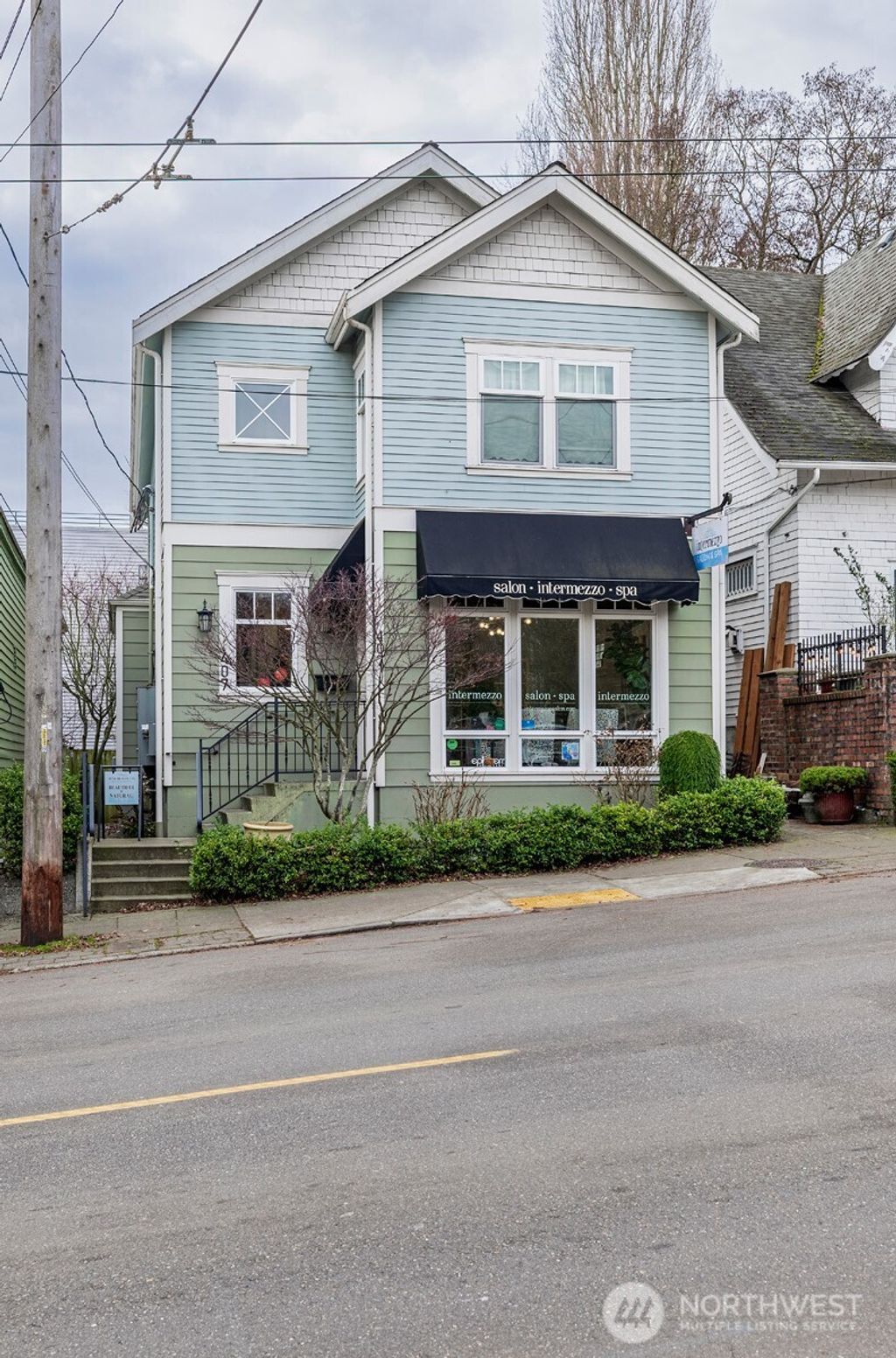 Photo of 407 W Galer Street, Seattle, WA 98119 (MLS # 2490213)