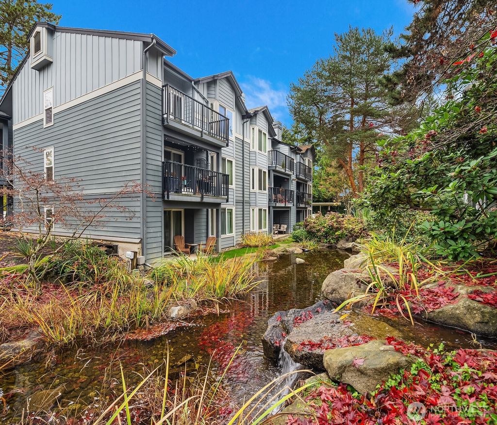 Photo of 11113 NE 125th Lane #E-319, Kirkland, WA 98034 (MLS # 2386838)