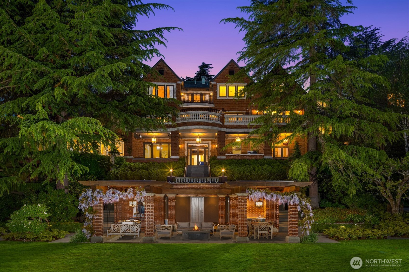 3038 E Laurelhurst Drive NE