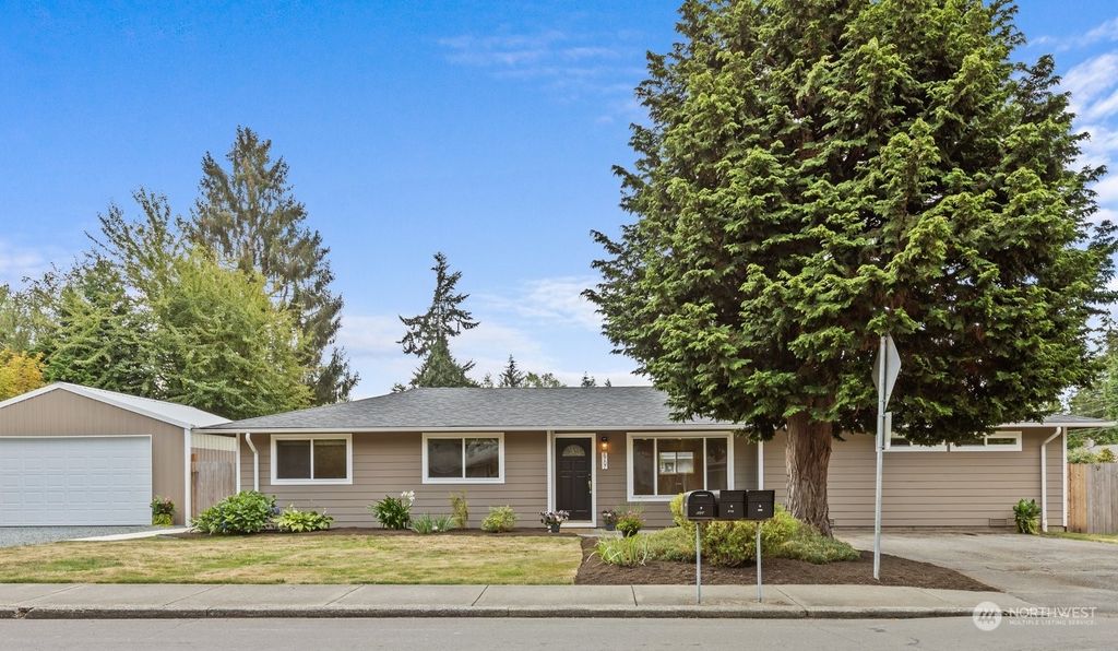 Photo of 8707 NE 139th Street, Kirkland, WA 98034 (MLS # 2268054)
