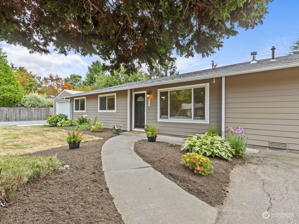 Photo of 8707 NE 139th Street, Kirkland, WA 98034 (MLS # 2268054)