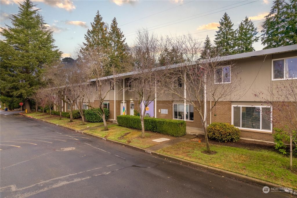 Photo of 5612 123rd Avenue SE, Bellevue, WA 98006 (MLS # 2037851)