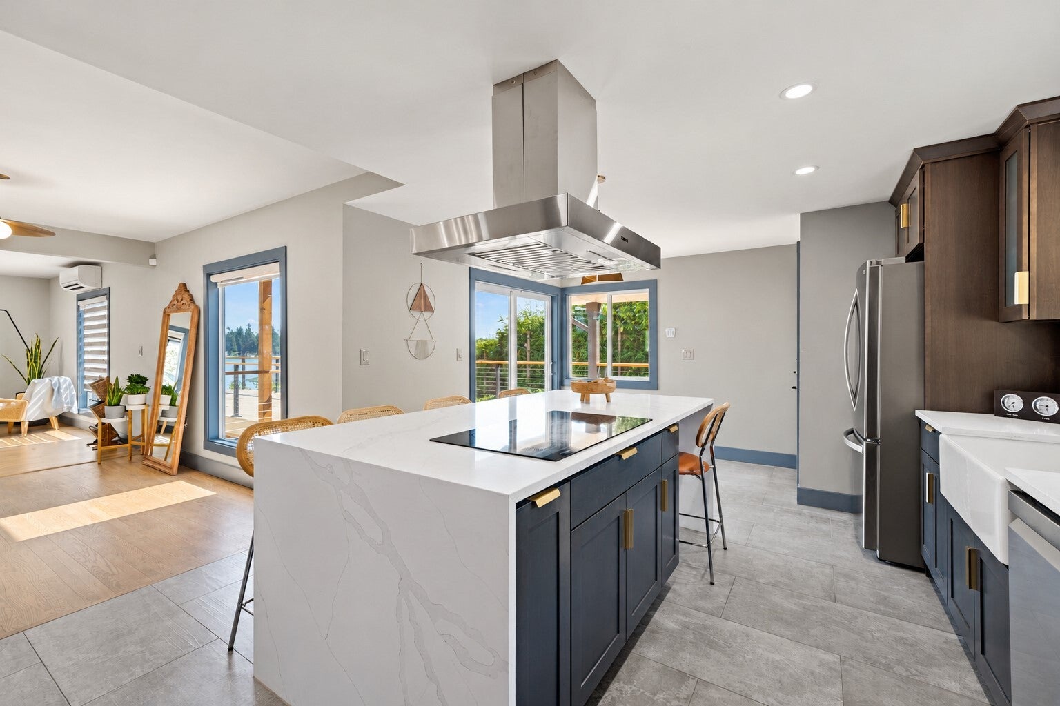 95 W Shore Avenue SW