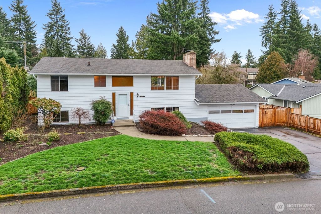 Photo of 32118 10th Avenue S, Federal Way, WA 98003 (MLS # 2485632)