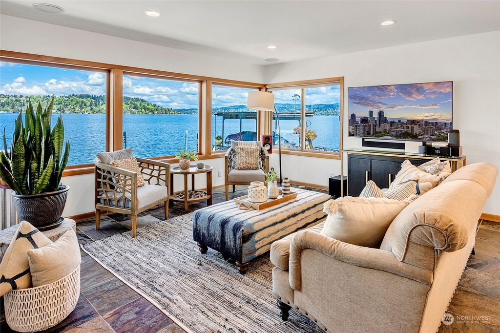 Photo of 10312 Rainier Avenue S #312, Seattle, WA 98178 (MLS # 2070286)