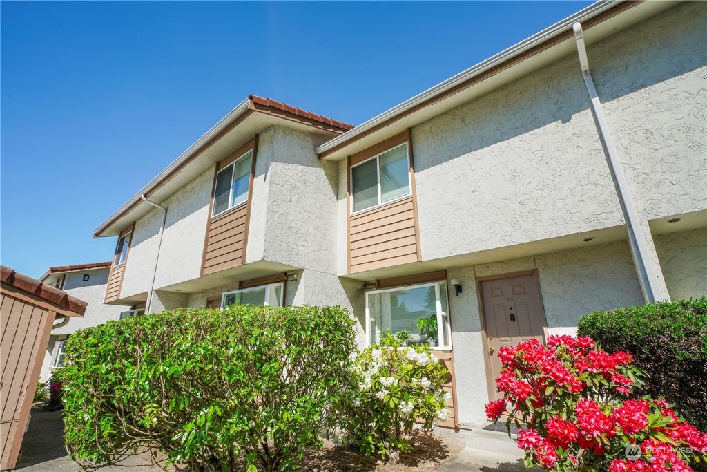 Photo of 12828 SE 41st Lane #C102, Bellevue, WA 98006 (MLS # 2235724)