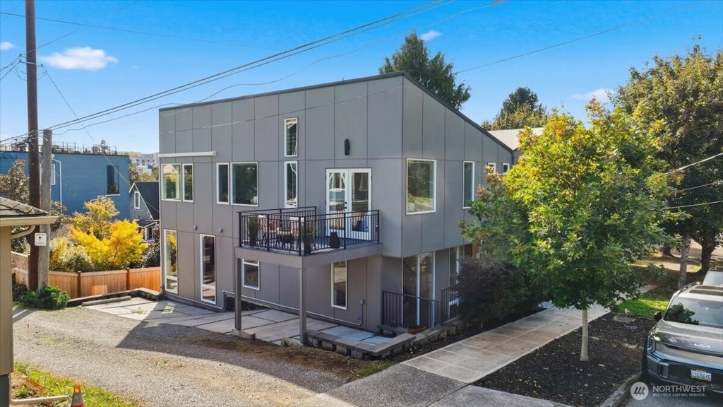 Photo of 3915 SW Genesee Street, Seattle, WA 98116 (MLS # 2587861)