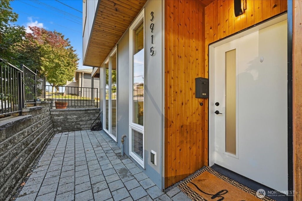 Photo of 3915 SW Genesee Street, Seattle, WA 98116 (MLS # 2587861)