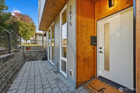 Photo of 3915 SW Genesee Street, Seattle, WA 98116 (MLS # 2587861)