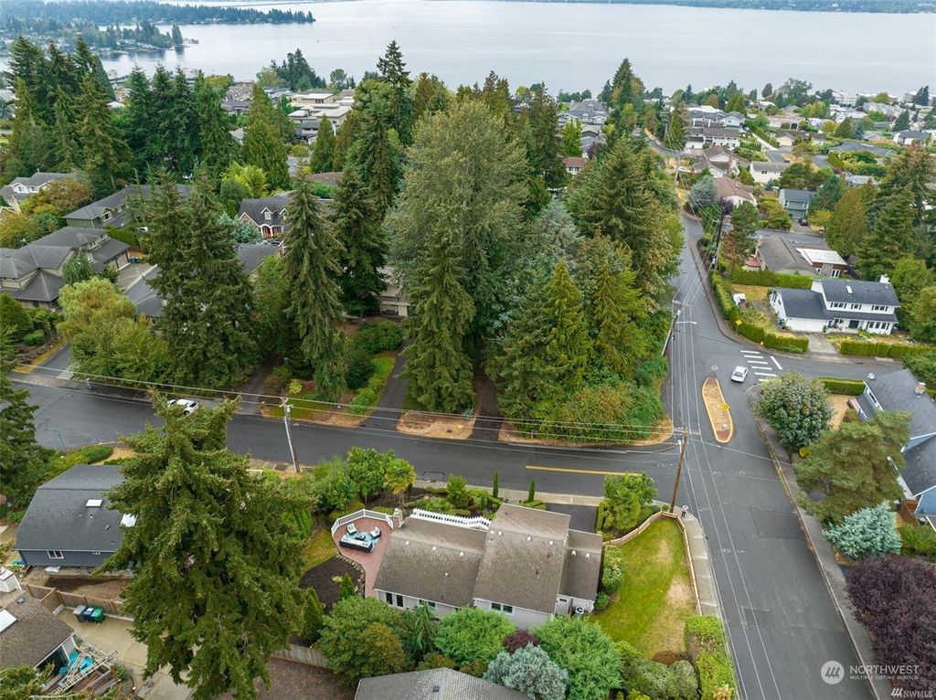 Photo of 10603 NE 60th Street, Kirkland, WA 98033 (MLS # 2011613)