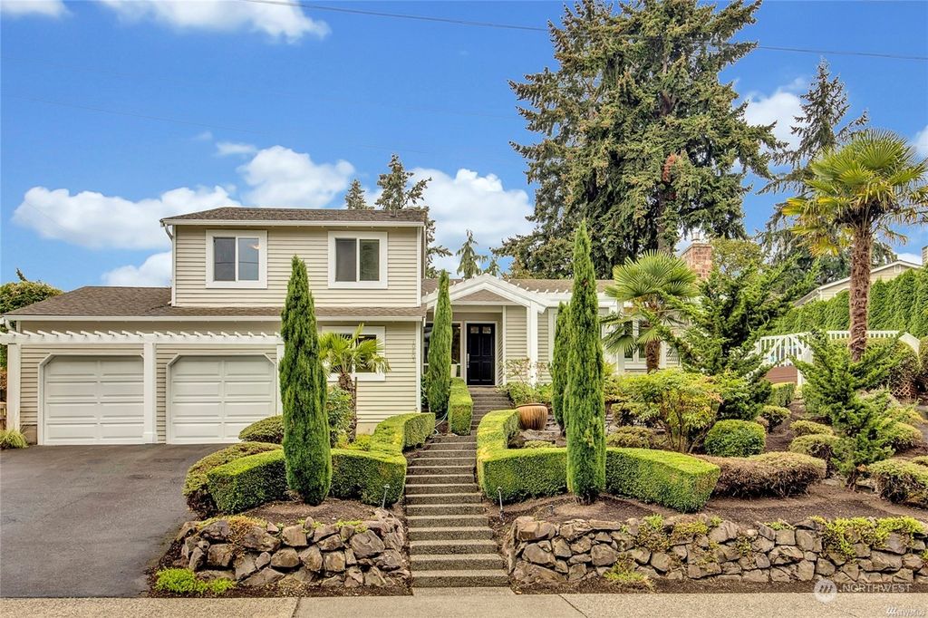 Photo of 10603 NE 60th Street, Kirkland, WA 98033 (MLS # 2011613)