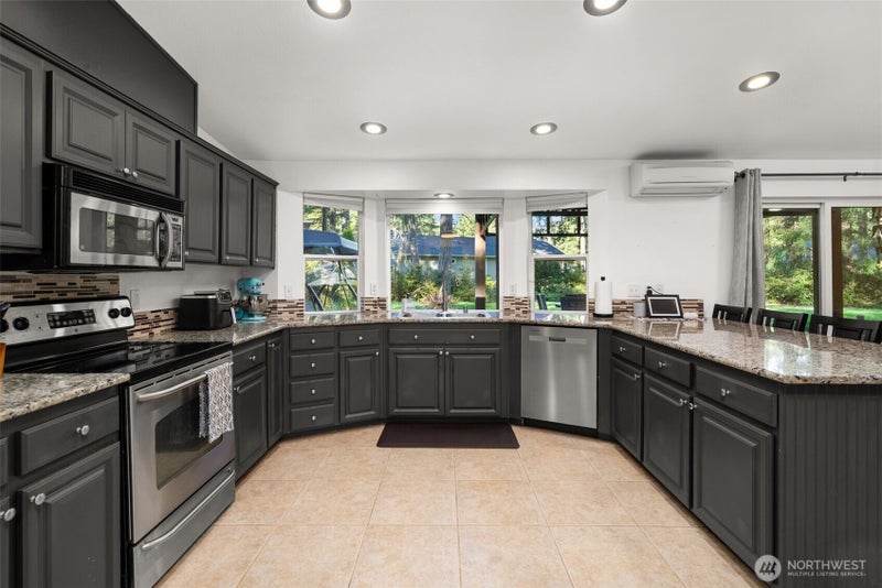 1190 E Vine Maple Lane