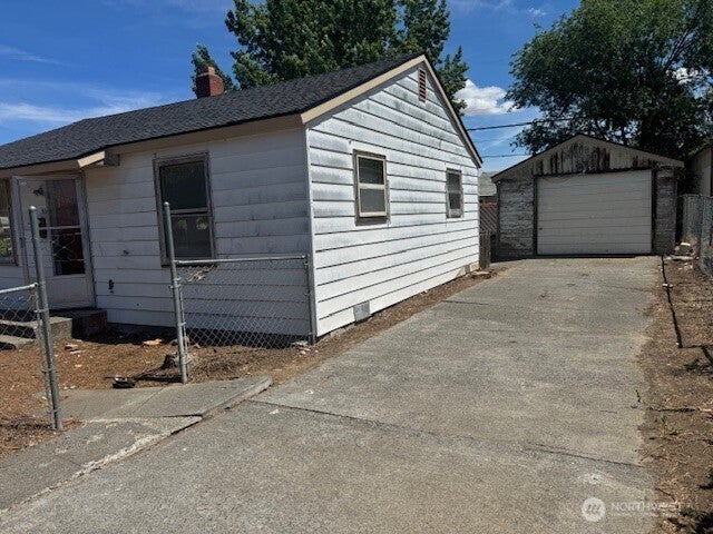 Photo of 30 NE H Street, Ephrata, WA 98823 (MLS # 2533738)