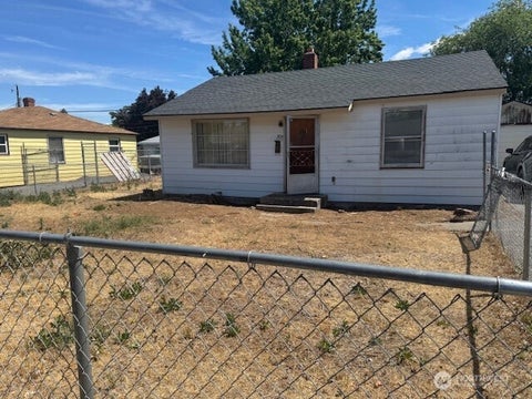 Photo of 30 NE H Street, Ephrata, WA 98823 (MLS # 2533738)
