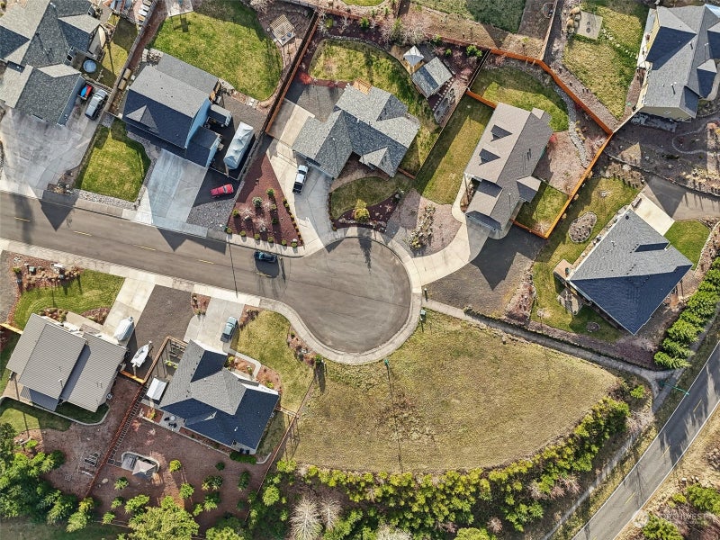 189 NW Falcon Court