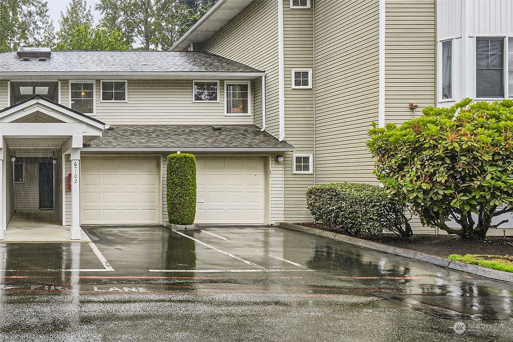 Photo of 2001 120th Place SE #6-102, Everett, WA 98208 (MLS # 2131984)