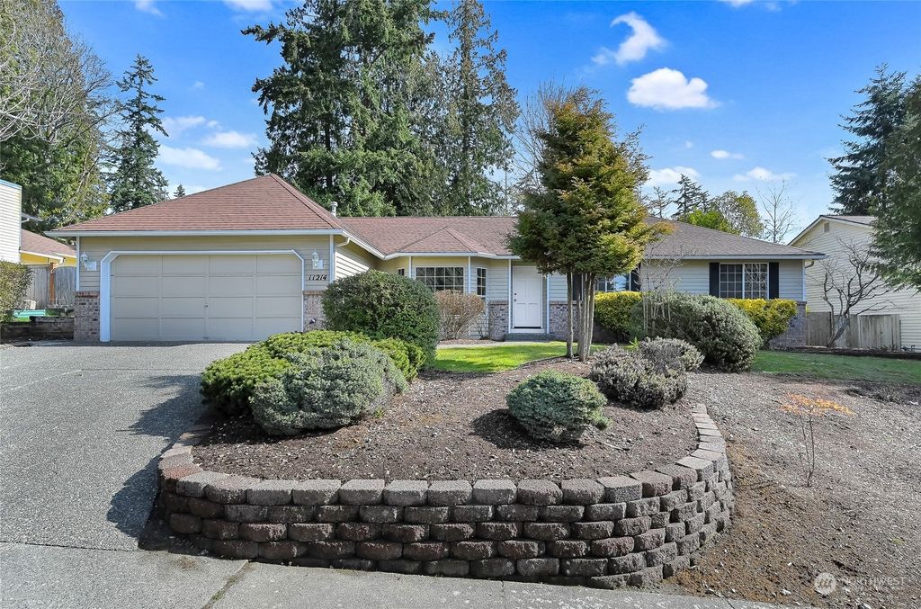 Photo of 11214 117th Place NE, Kirkland, WA 98033 (MLS # 2036393)