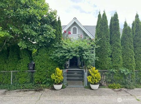 Photo of 305 Olympic Place, Bremerton, WA 98312 (MLS # 2459559)