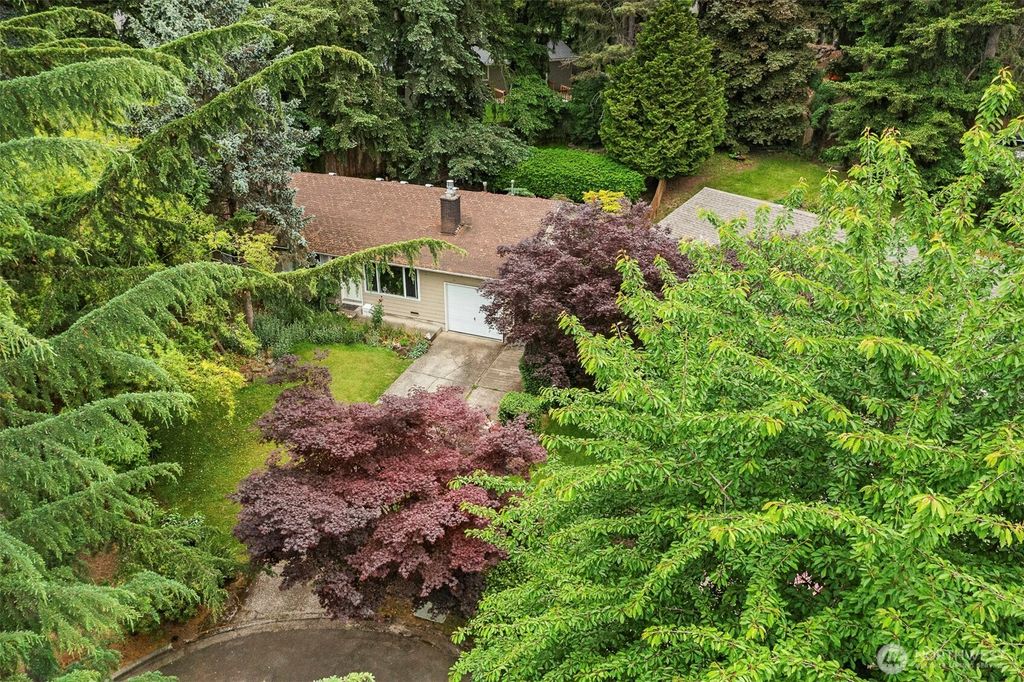 Photo of 12819 98th Place NE, Kirkland, WA 98034 (MLS # 2531905)