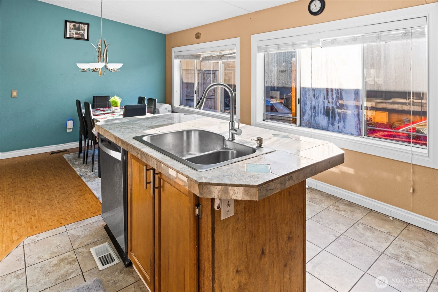 Kent, Washington 98042, United States, 3 Bedrooms Bedrooms, ,2 BathroomsBathrooms,Residential,Active,208767