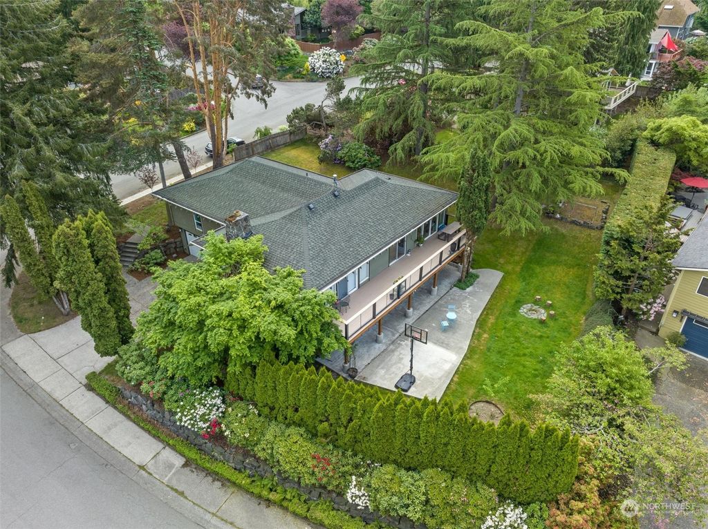 Photo of 4115 NE 203rd Place, Lake Forest Park, WA 98155 (MLS # 2070124)