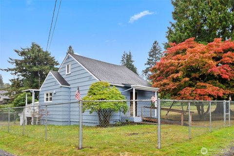 Photo of 720 Washington Avenue, Raymond, WA 98577 (MLS # 2441626)