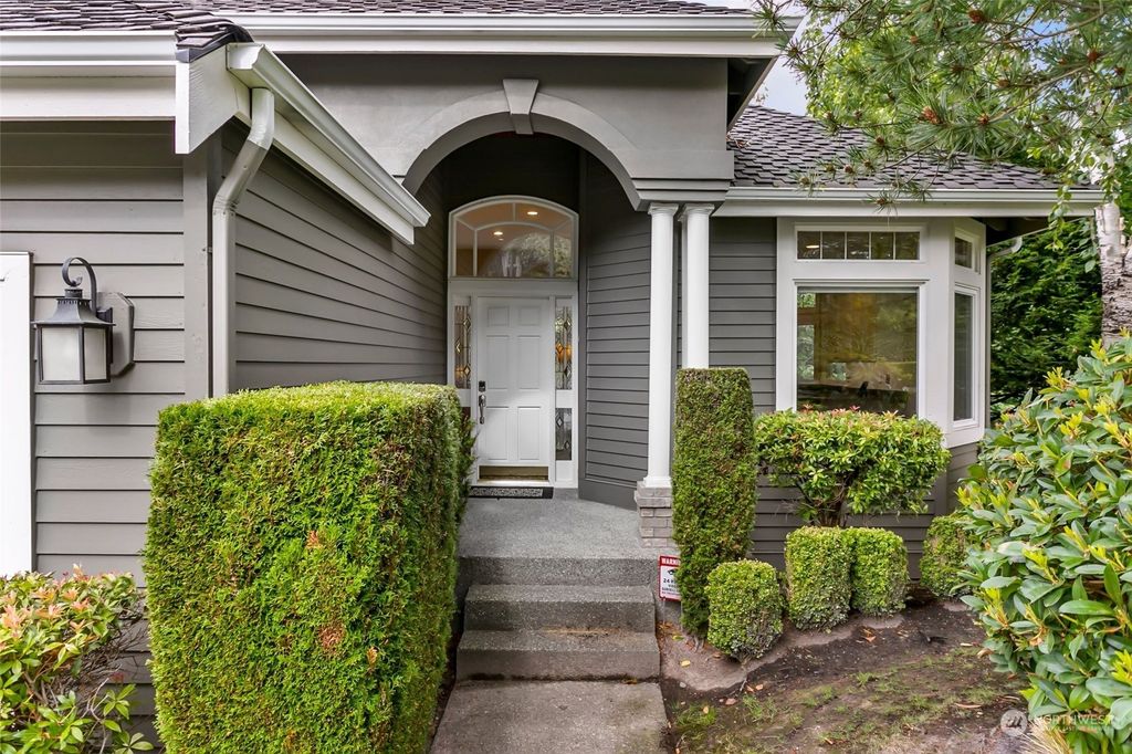 Photo of 11516 W Oakmont Drive, Mukilteo, WA 98275 (MLS # 2158629)