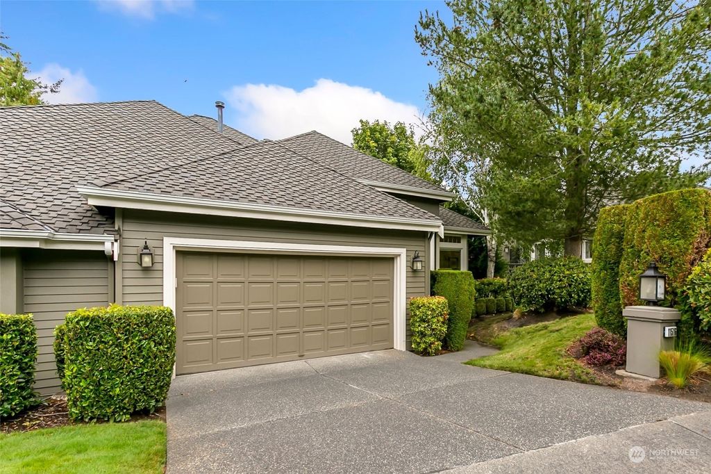 Photo of 11516 W Oakmont Drive, Mukilteo, WA 98275 (MLS # 2158629)