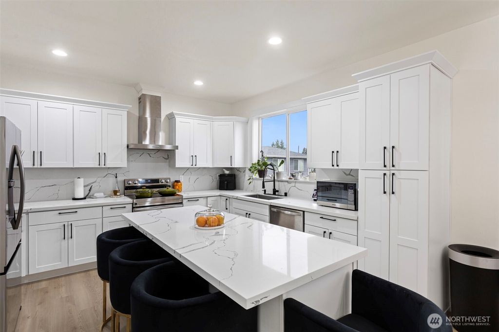 Photo of 10615 2nd Place SW, Seattle, WA 98146 (MLS # 2455783)